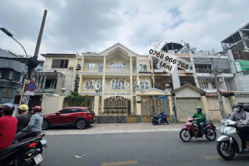 Cho thuê biệt thự số 8 Trần Quang Diệu, Quận 3, DT 13x20m, trệt 2 lầu, giá thuê 220 triệu