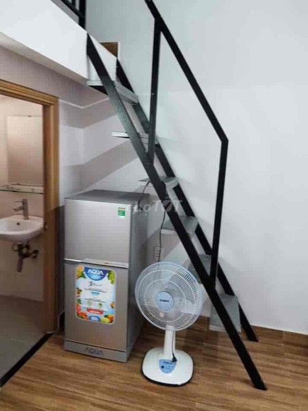 cho thuê căn hộ gác lửng, máy giặt riêng, k95 Bà Huyện Thanh Quan