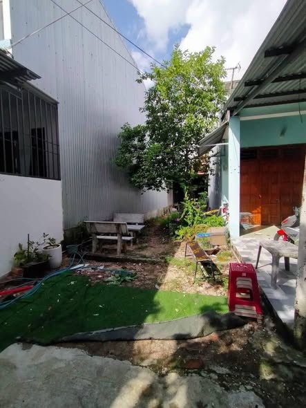 Đất hẻm 145  Phan Đình Phùng. Sau Lưng cà phê Thiên Ấn