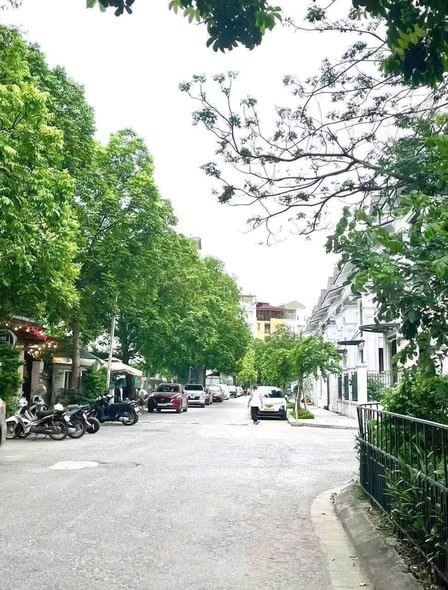 🔥 BIỆT THỰ LIỀN KỀ – TÂY HỒ | 132M² | 5 TẦNG | MT 8.5M | THANG MÁY | HẦM RIÊNG | VỊ TRÍ ĐẸP | AN SINH ĐẲNG CẤP🔥 - Ảnh 2