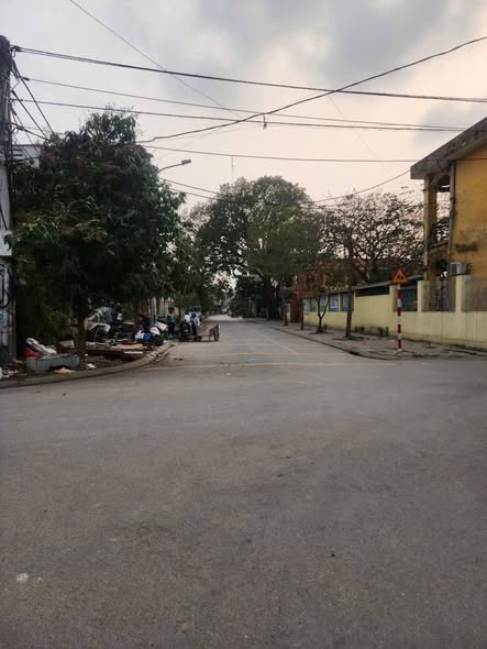 Cần Bán nhà 3 tầng lô góc  nhìn trường học giãn dân Xuân Ổ A. Võ Cường Tp Bắc Ninh.