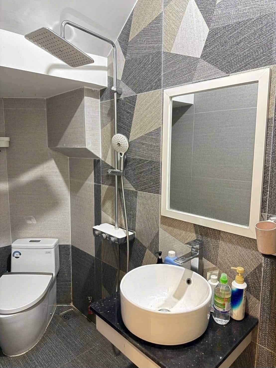 BÁN GẤP NHÀ 1 TRỆT 1 LẦU MẶT TIỀN HOÀNG BÍCH SƠN - KDC HÙNG VƯƠNG, PHAN THIẾT