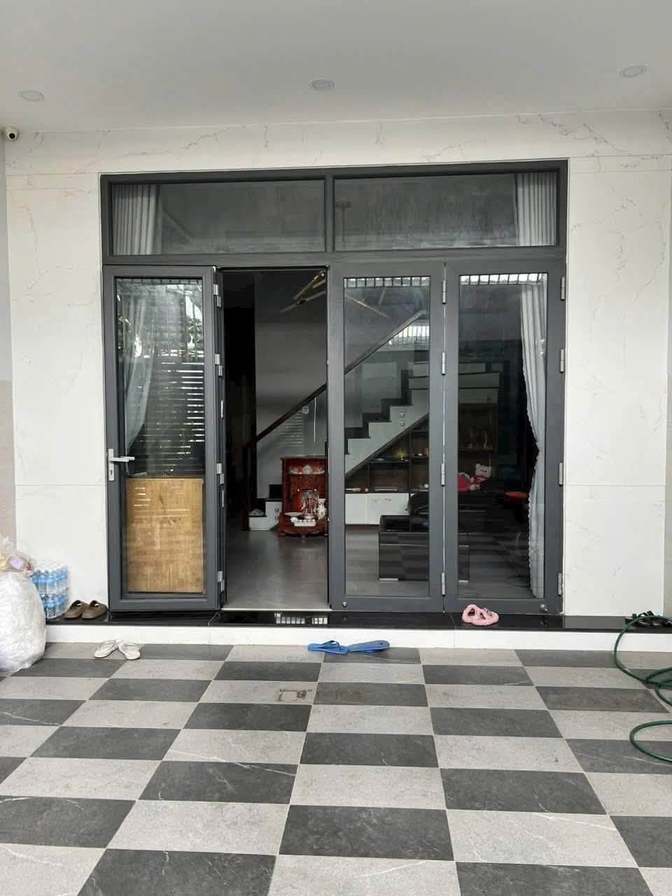 BÁN GẤP NHÀ 1 TRỆT 1 LẦU MẶT TIỀN HOÀNG BÍCH SƠN - KDC HÙNG VƯƠNG, PHAN THIẾT