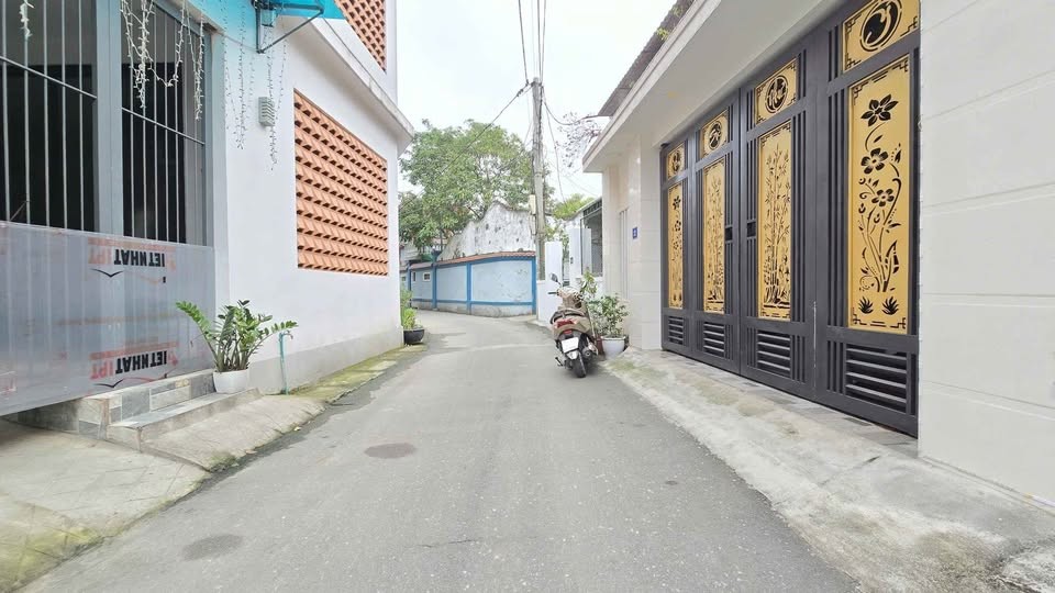 Nhà cấp 4 Tổ 1 Nguyễn Du, Phường Thành Sen, vị trí trung tâm, đất nở hậu, sân để xe rộng rãi