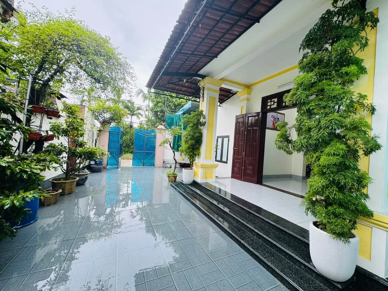✅✅Bán căn nhà 2 tầng nằm trên lô đất góc 2 mặt tiền với diện tích đất 200m2 - Ảnh 1