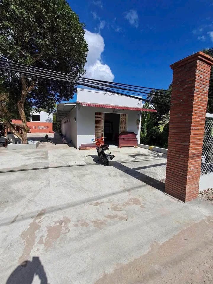 🏡🔥 CHO THUÊ NHÀ MỚI – SÂN ĐẬU ĐƯỢC 8 Ô TÔ 🔥🏡 ✨ Nhà sạch đẹp, thoáng mát – khu vực an ninh, yên tĩnh!