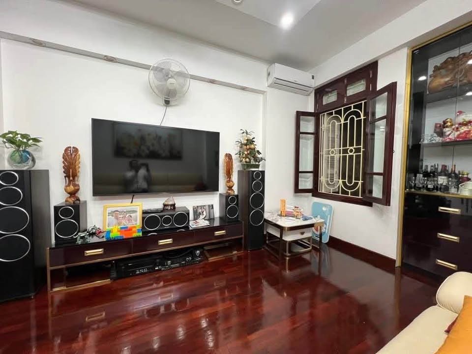 Nhỉnh 6tỷ 3 Tầng 100m trung tâm Hòn Gai, Ô tô đỗ ngày đêm - Ảnh 1
