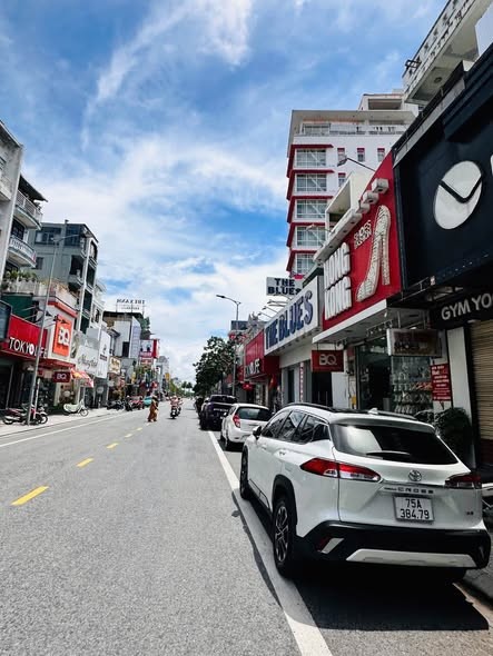 BÁN SIÊU PHẨM Nhà 05 Tầng mặt tiền kinh doanh Vị Trí Kim Cương đường Hùng Vương, Trung Tâm Ngã 6 Vincom, Tp.Huế hàng hiếm giá rẻ 📌