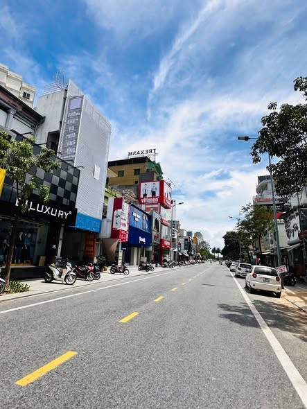 BÁN SIÊU PHẨM Nhà 05 Tầng mặt tiền kinh doanh Vị Trí Kim Cương đường Hùng Vương, Trung Tâm Ngã 6 Vincom, Tp.Huế hàng hiếm giá rẻ 📌
