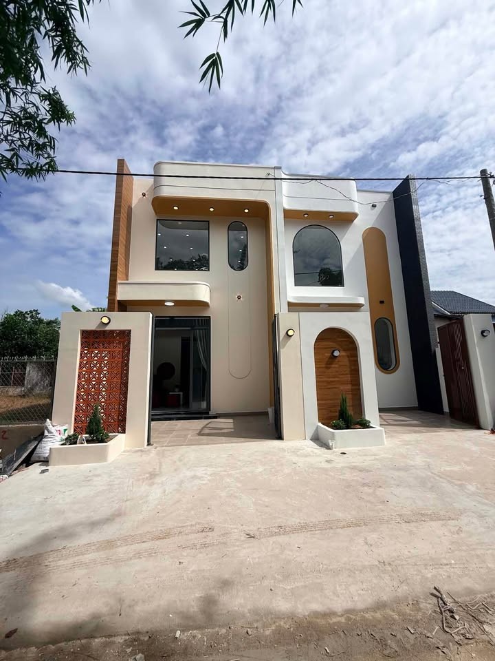 Bán căn nhà gác lửng mới hoàn thiện  trục chính của hẻm 20 Phạm Hùng vô thông qua đường Tôn Đức Thắng,