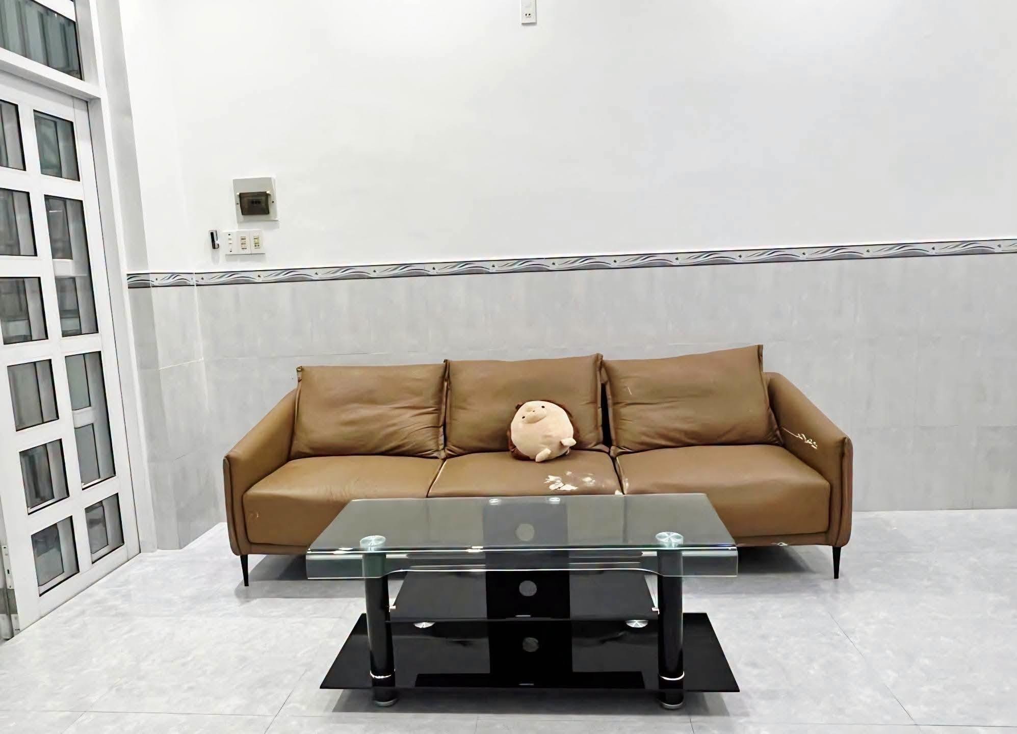 Hạ giá bán nhanh cho anh chị nhà phố Trung Tâm Nha Trang gần chợ Xóm Mới - Chợ Lạc Long Quân . Đi bộ ra biển chỉ 10p .