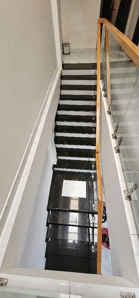 MẶT TIỀN KINH DOANH 2 TẦNG 5X30M - MẶT TIỀN ĐƯỜNG TÂN SƠN - ĐƯỜNG RỘNG 36M CÓ LỀ - ĐỐI DIỆN SÂN GOLF - GẦN SÂN BAY - PHƯỜNG 12 GÒ VẤP.