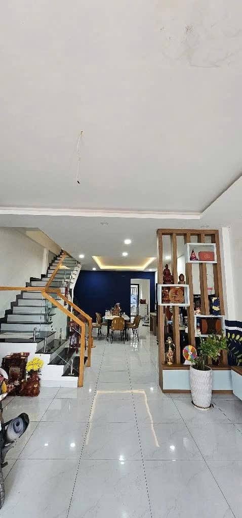 MẶT TIỀN KINH DOANH 2 TẦNG 5X30M - MẶT TIỀN ĐƯỜNG TÂN SƠN - ĐƯỜNG RỘNG 36M CÓ LỀ - ĐỐI DIỆN SÂN GOLF - GẦN SÂN BAY - PHƯỜNG 12 GÒ VẤP.