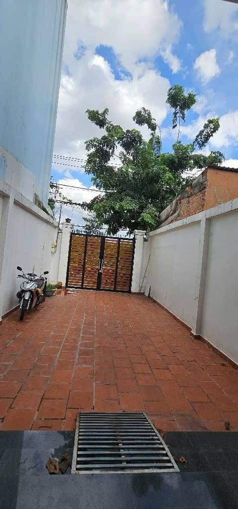 MẶT TIỀN KINH DOANH 2 TẦNG 5X30M - MẶT TIỀN ĐƯỜNG TÂN SƠN - ĐƯỜNG RỘNG 36M CÓ LỀ - ĐỐI DIỆN SÂN GOLF - GẦN SÂN BAY - PHƯỜNG 12 GÒ VẤP. - Ảnh 6