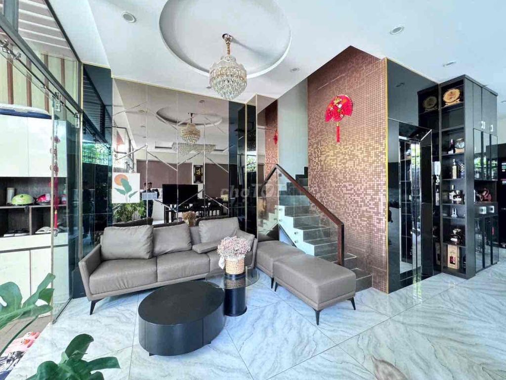 BÁN NHÀ GÓC 2 Mặt Tiền có Thang máy Thủ Đức