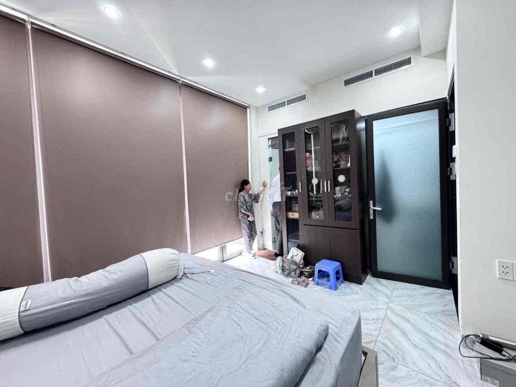 BÁN NHÀ GÓC 2 Mặt Tiền có Thang máy Thủ Đức