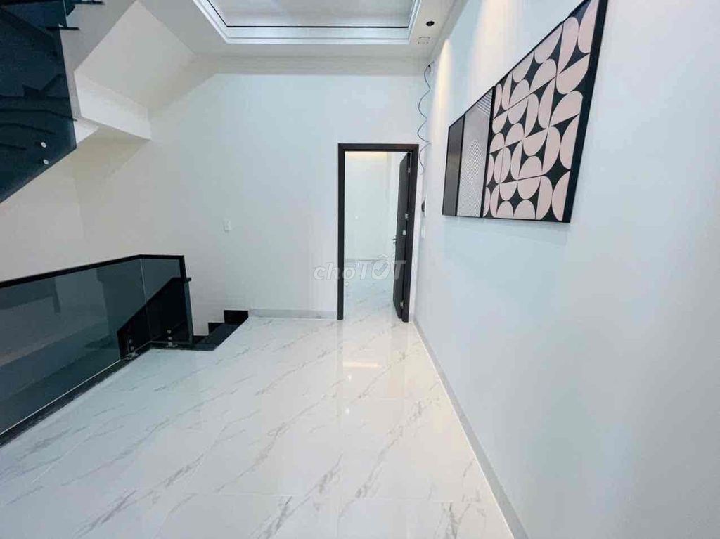 Nhà phường Bửu Hoà - 1 trệt 2 lầu có sân đậu xe hơi