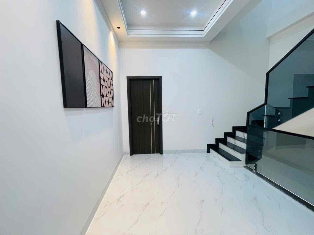 Nhà phường Bửu Hoà - 1 trệt 2 lầu có sân đậu xe hơi