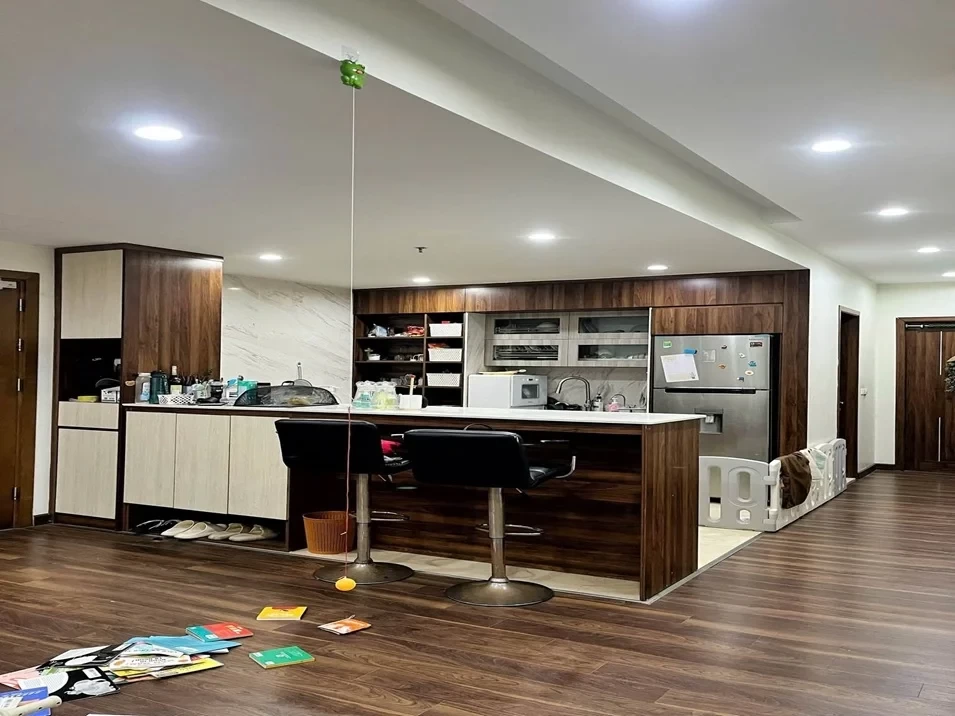 Bán chung cư 21 lê văn lương, golden palm. 3pn tầng cao view thoáng 130m2 12tỷ8
