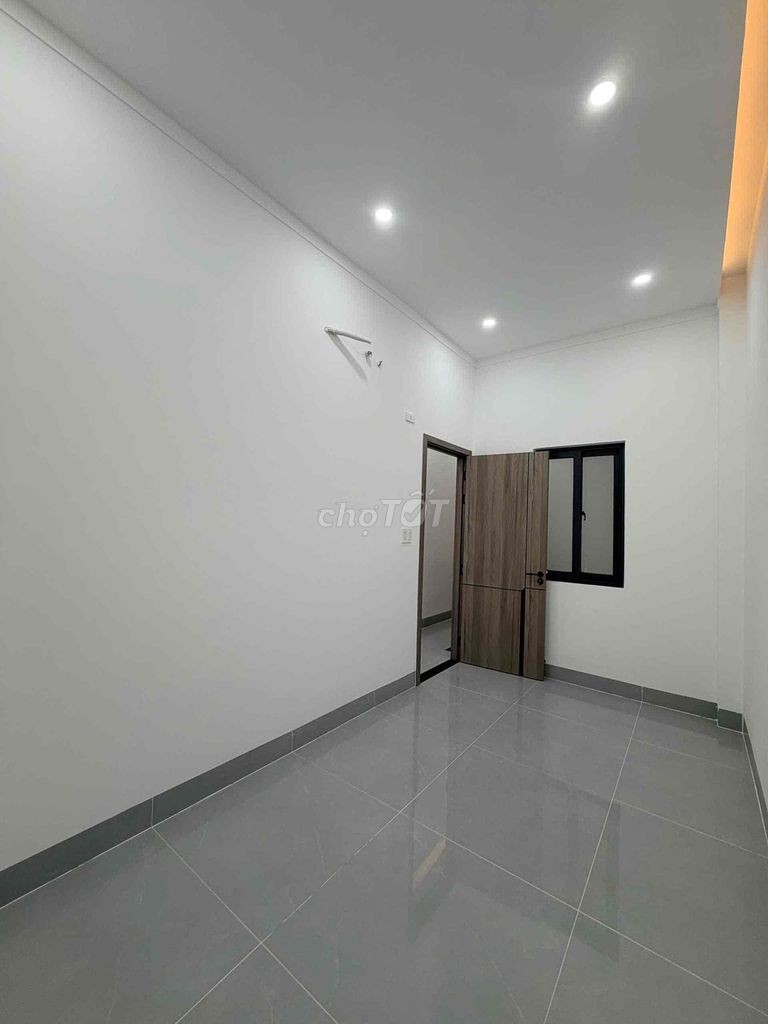 Bán nhà phường Tân Phong 4 x 31 rộng có sân đậu xe