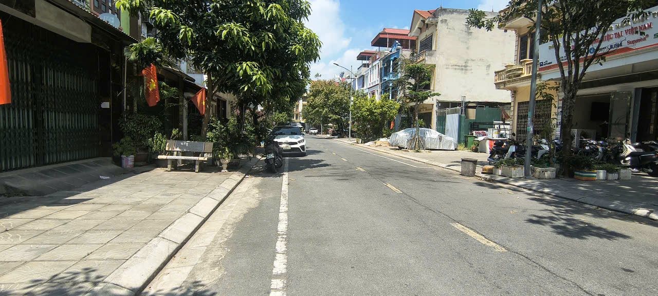 Bán Nhà riêng 76m2, Phường Kinh Bắc, Thành phố Bắc Ninh Vỉa hè rộng 8m Giá Thương Lượng