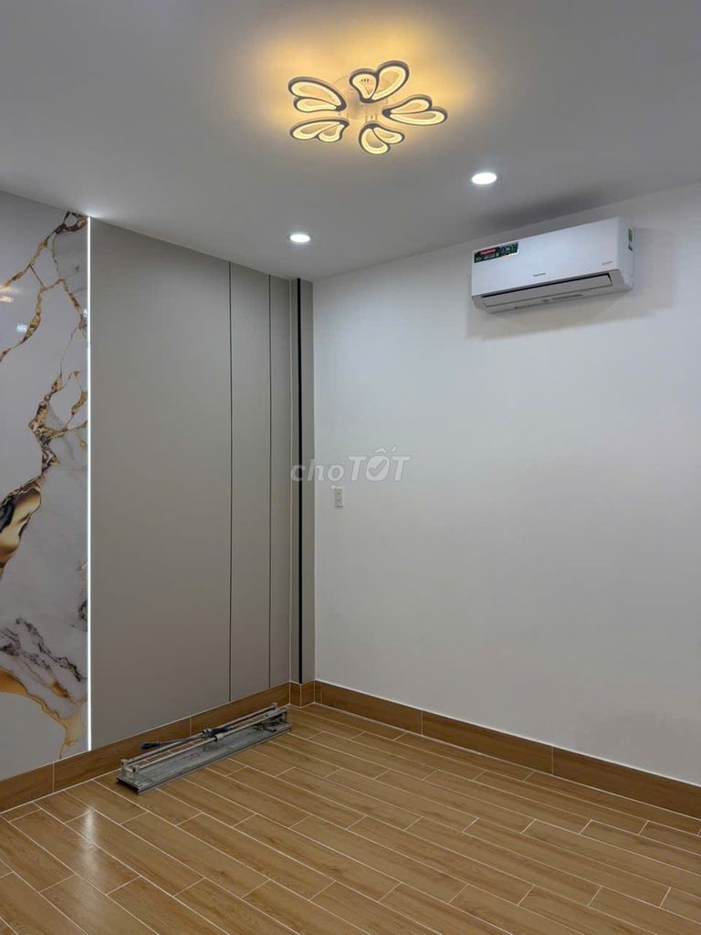 Bán gấp căn nhà 1 trệt 1 lầu xây dựng kiên cố ngay Cổng Chào B.Dương - Ảnh 2