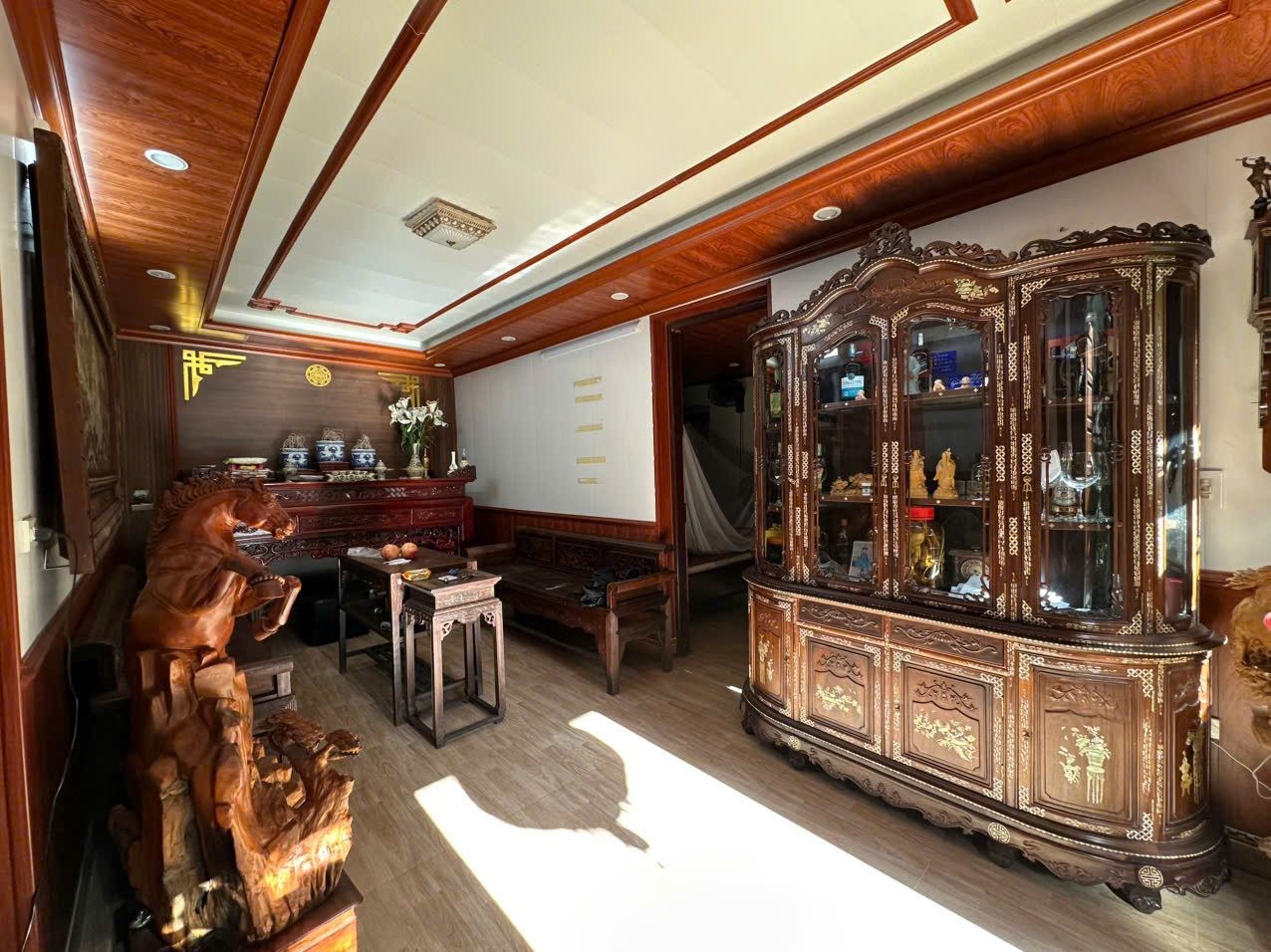 Bán căn shop chân đế 57m2 giá chỉ 3,2 tỷ, trần cao 7m, ngay cạnh cv sun world, kinh doanh 24/7