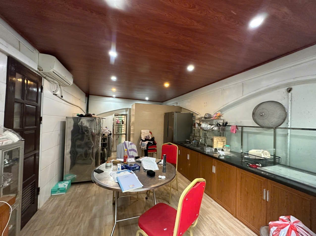 Bán căn shop chân đế 57m2 giá chỉ 3,2 tỷ, trần cao 7m, ngay cạnh cv sun world, kinh doanh 24/7