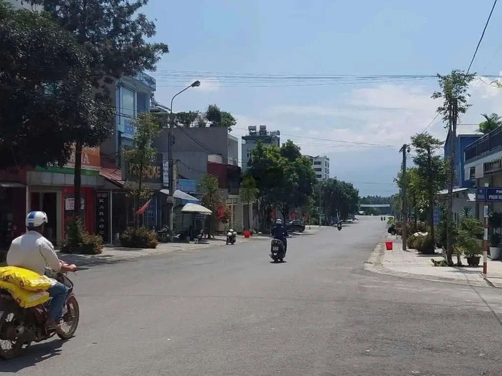 Có nhu cầu bán giá tốt cho người mua sử dụng, mảnh đất nền nằm trên trục đường trần huy liệu