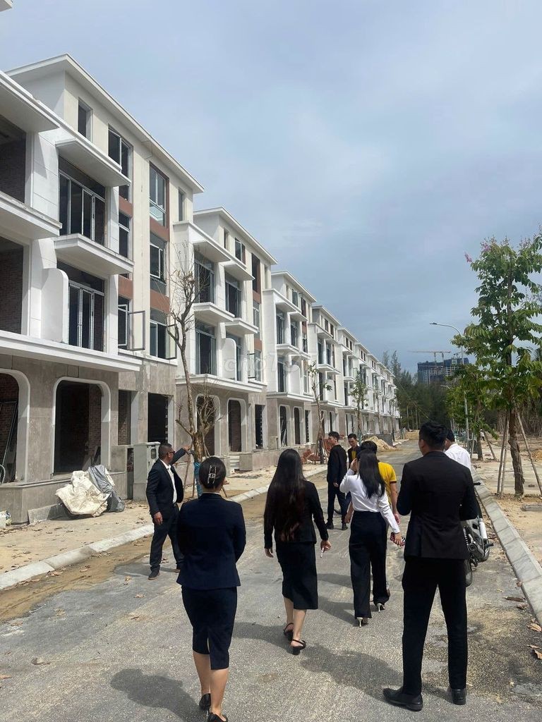 BIỆT THỰ SÂN GOLF, SÁT SÔNG, KỀ BIỂN ĐÀ NẴNG