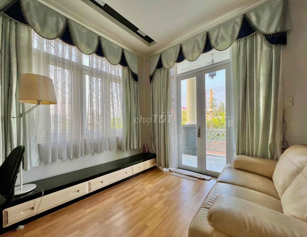 Bán biệt thự mặt tiền Trần Hưng Đạo, vị trí trung tâm đắc địa, an ninh