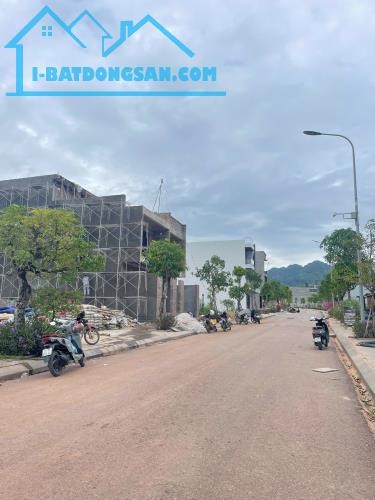 Bán Đất 100m2 có sẵn 100 m2 thổ cư giá 1.66 tỷ tại Đường Văn Tiến Dũng - Sơn La