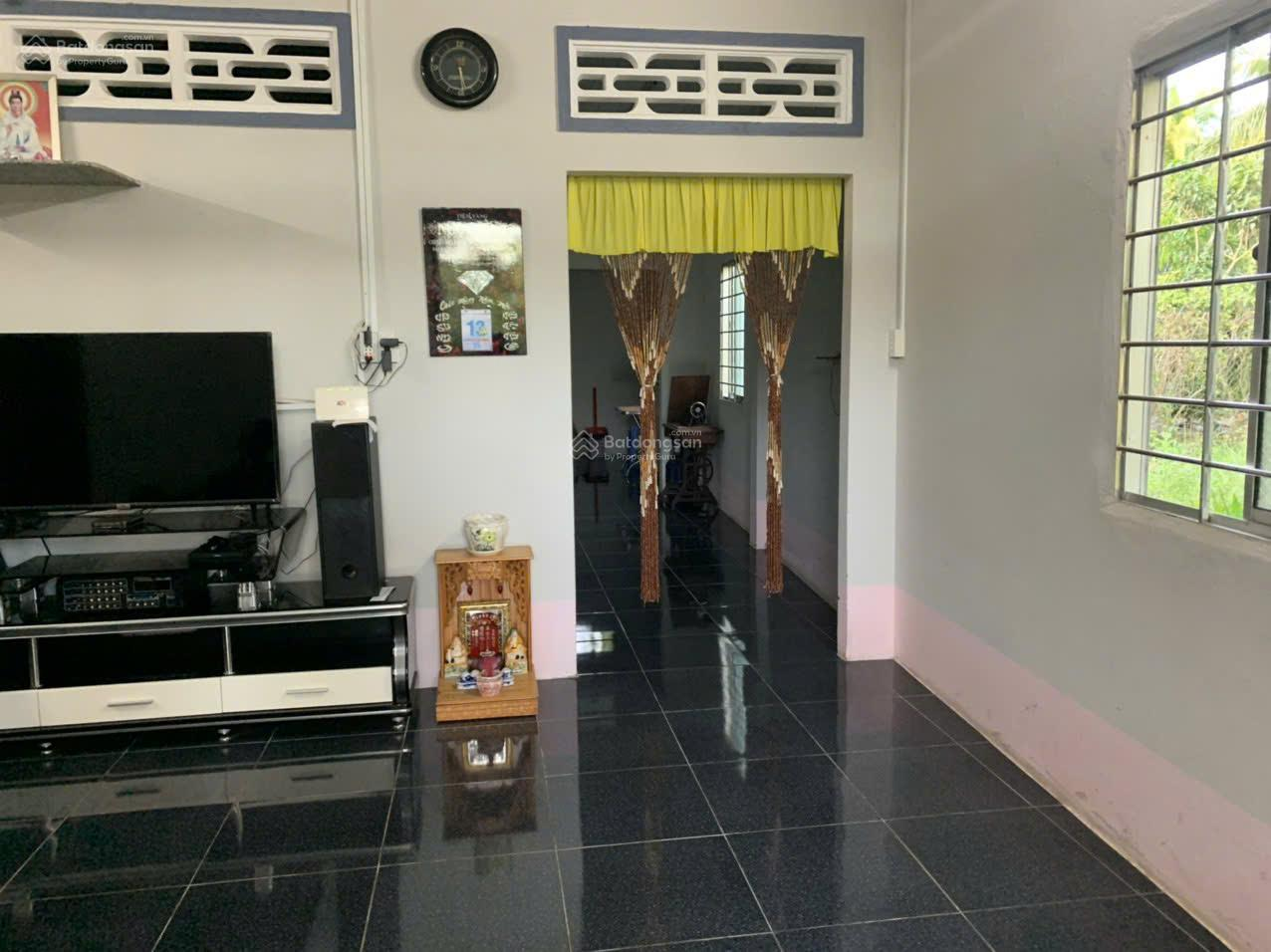 Nhà hẻm ô tô gần Đại lộ Đông Tây, 3 phòng ngủ, 2 WC
