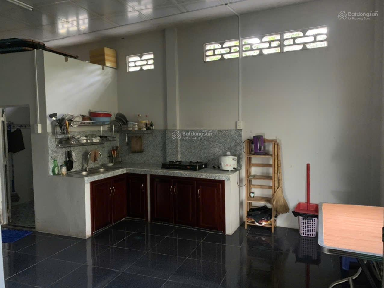 Nhà hẻm ô tô gần Đại lộ Đông Tây, 3 phòng ngủ, 2 WC