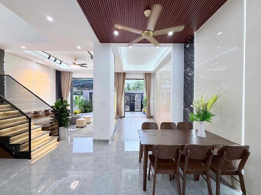 TÔI CHÍNH CHỦ CẦN BÁN GẤP NHÀ ĐẸP VỪA Ở VỪA KINH DOAN HỘ KHẨU HOÀ XUÂN - Ảnh 1