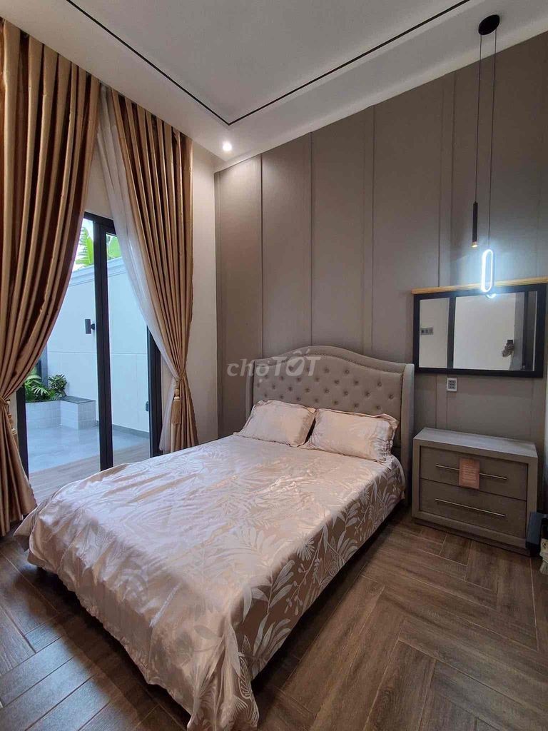 Nhà lầu trung tâm, sát chợ Long Hoa, Tây Ninh