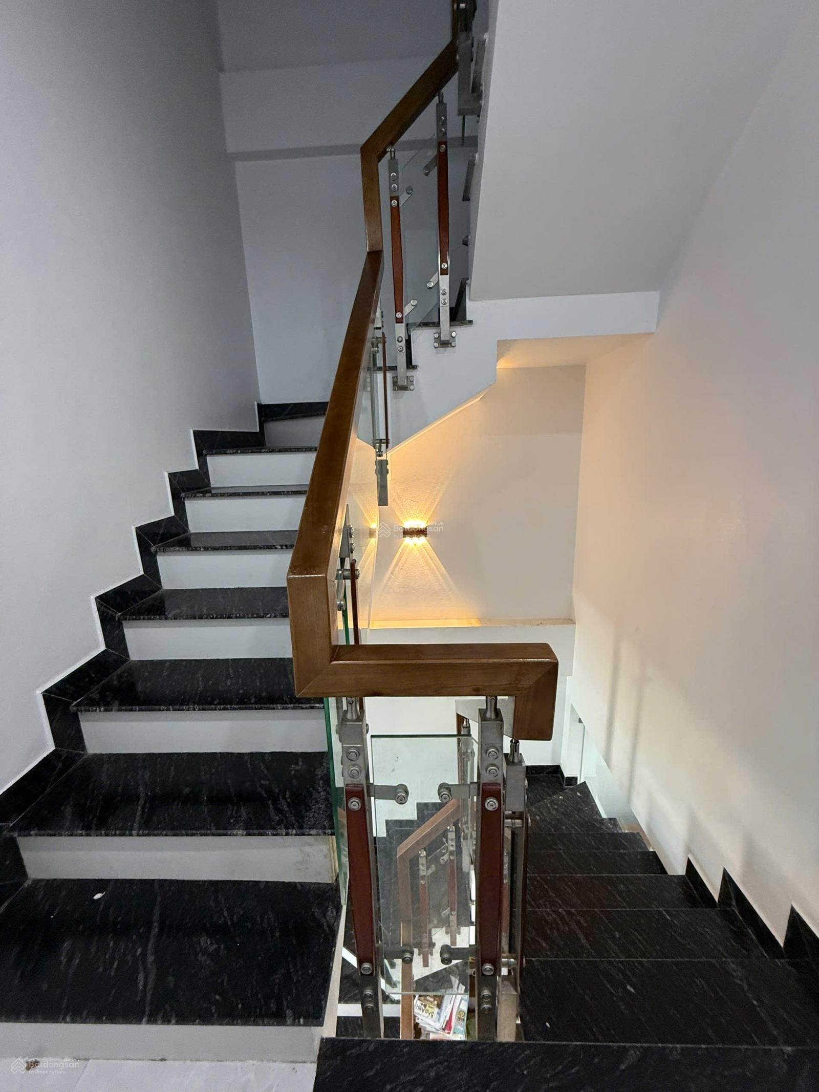 Nhà 3 tầng phố Đông Tác cạnh BV Hợp Lực nhỉnh 2 tỷ ngõ thoáng, quá rẻ cho thời điểm này ạ