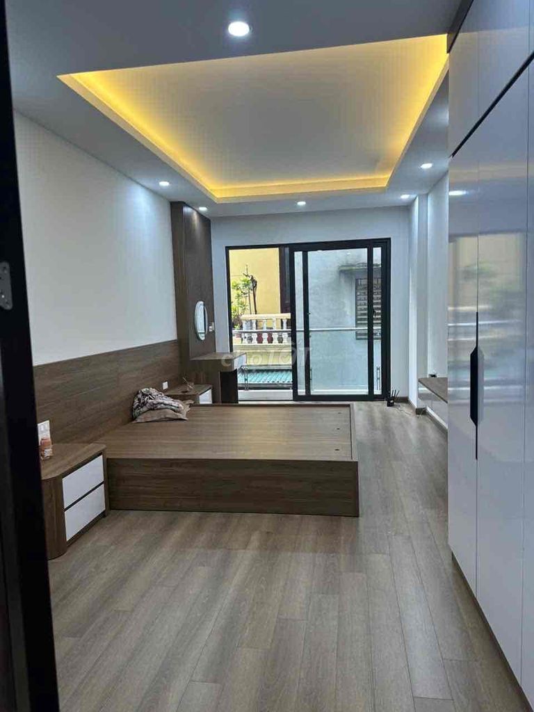 tôi chính chủ bán nhà 5 tầng mới phố cổ quận Long biên