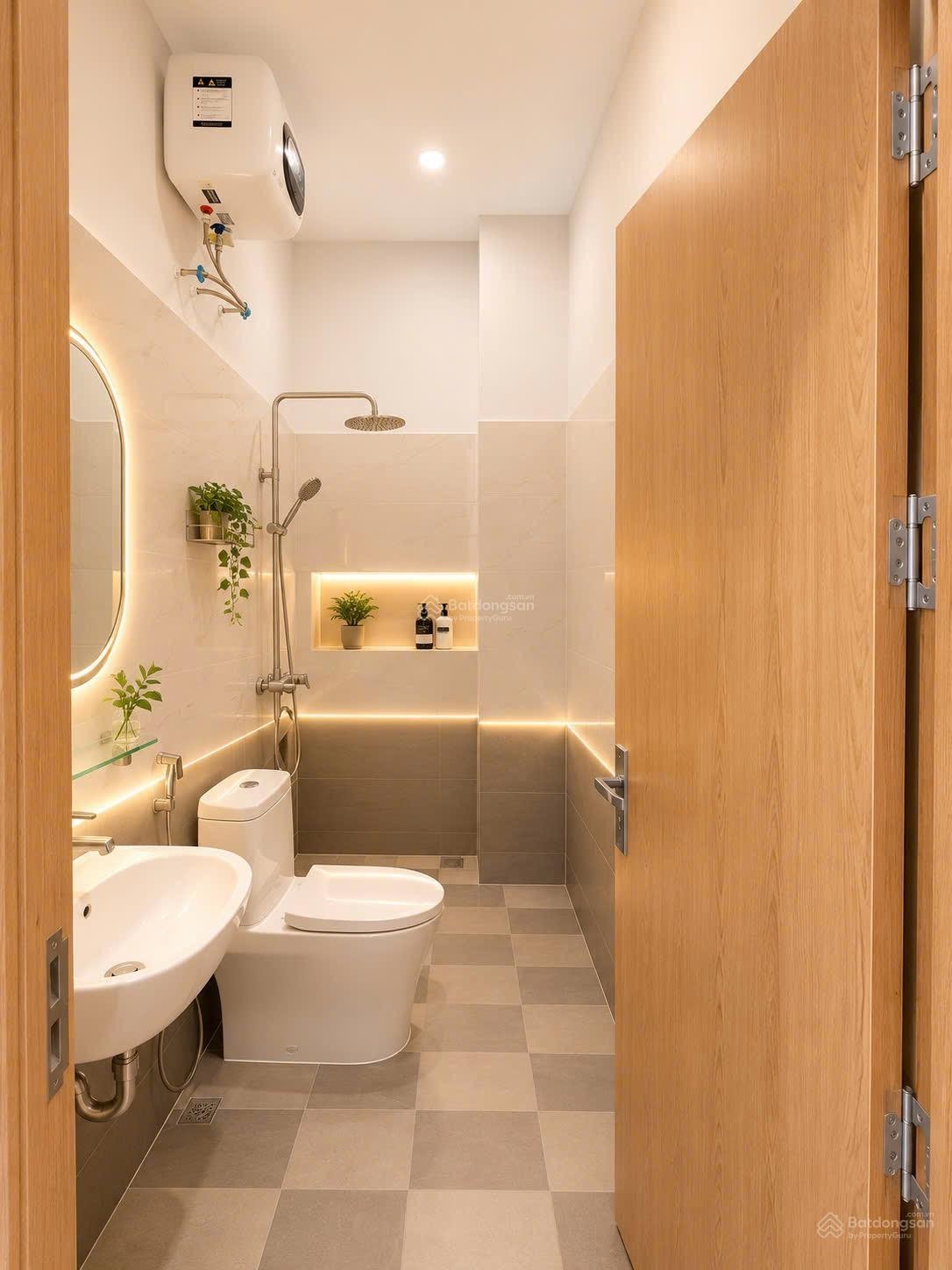Bán nhà 3 tầng tân cổ điển full nội thất gần Phạm Văn Đồng, TP Huế Giá: 3,85 tỷ - Ảnh 2