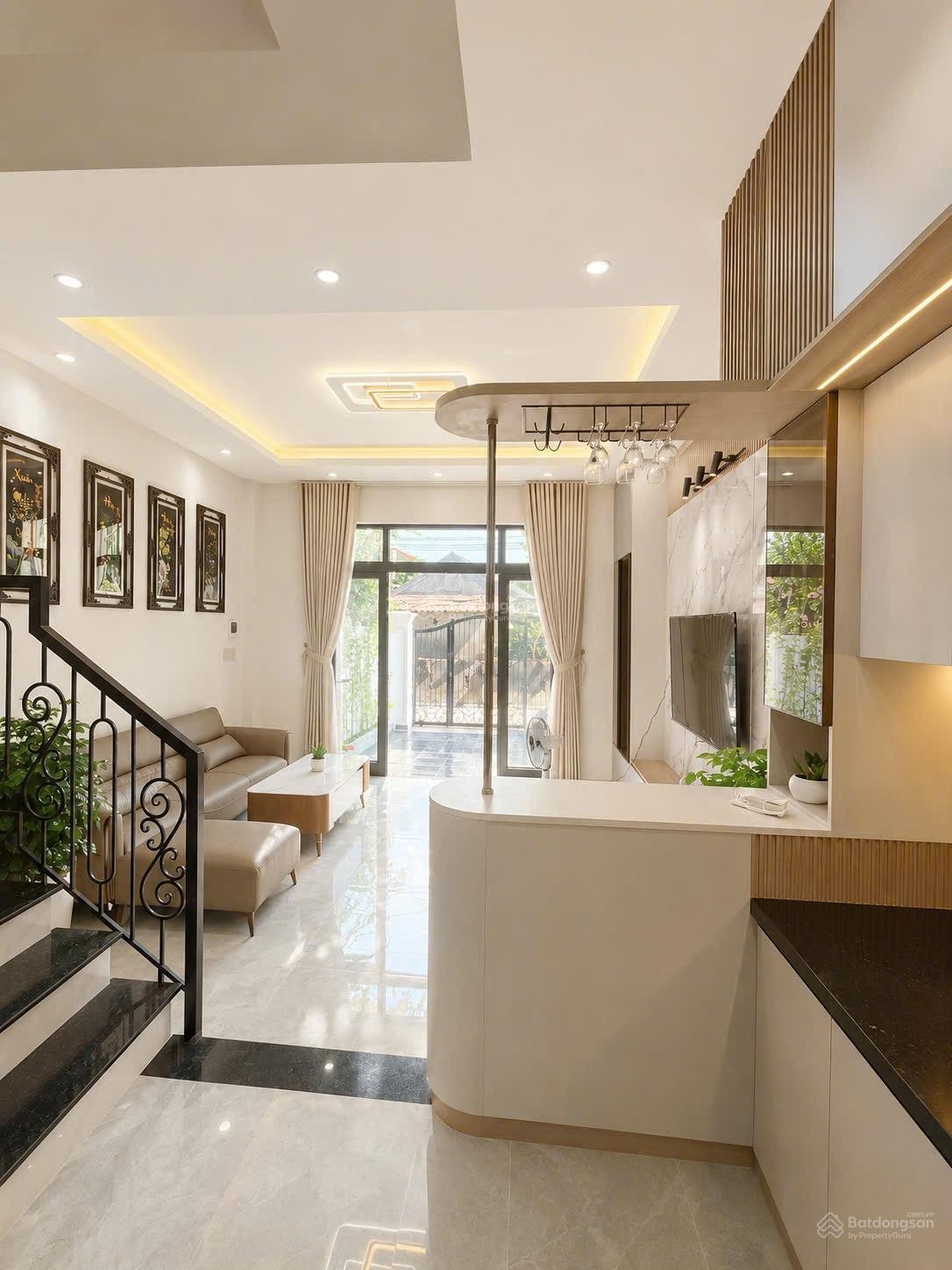 Bán nhà 3 tầng tân cổ điển full nội thất gần Phạm Văn Đồng, TP Huế Giá: 3,85 tỷ - Ảnh 5