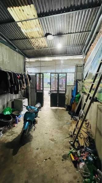 Bán căn nhà c4 mặt kè đối diện Shinning Sơn La