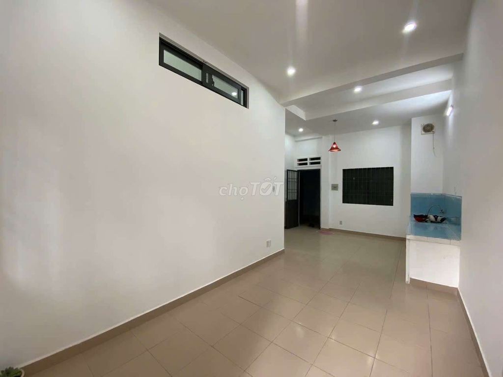 Chung cư có thang máy 2 tỷ 350 sổ đỏ lâu dài Hùng Vương Đà Lạt - Ảnh 1