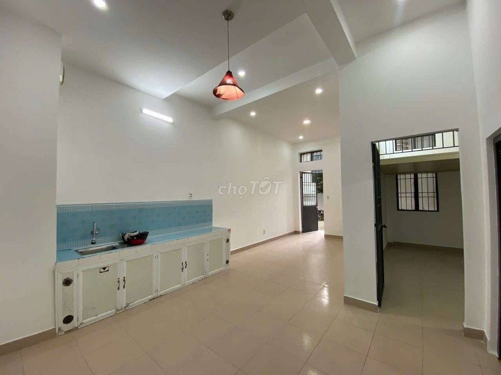 Chung cư có thang máy 2 tỷ 350 sổ đỏ lâu dài Hùng Vương Đà Lạt - Ảnh 2