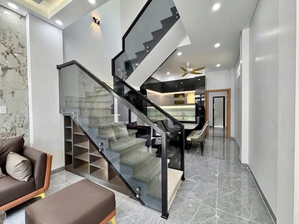 THANH LÝ CĂN NHÀ LẦU 105m2 SỔ RIÊNG NGAY TRUNG TÂM CHỈ TRẢ 650tr - Ảnh 1