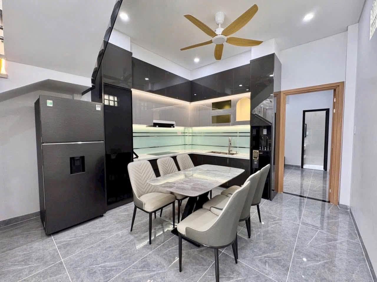 THANH LÝ CĂN NHÀ LẦU 105m2 SỔ RIÊNG NGAY TRUNG TÂM CHỈ TRẢ 650tr - Ảnh 2