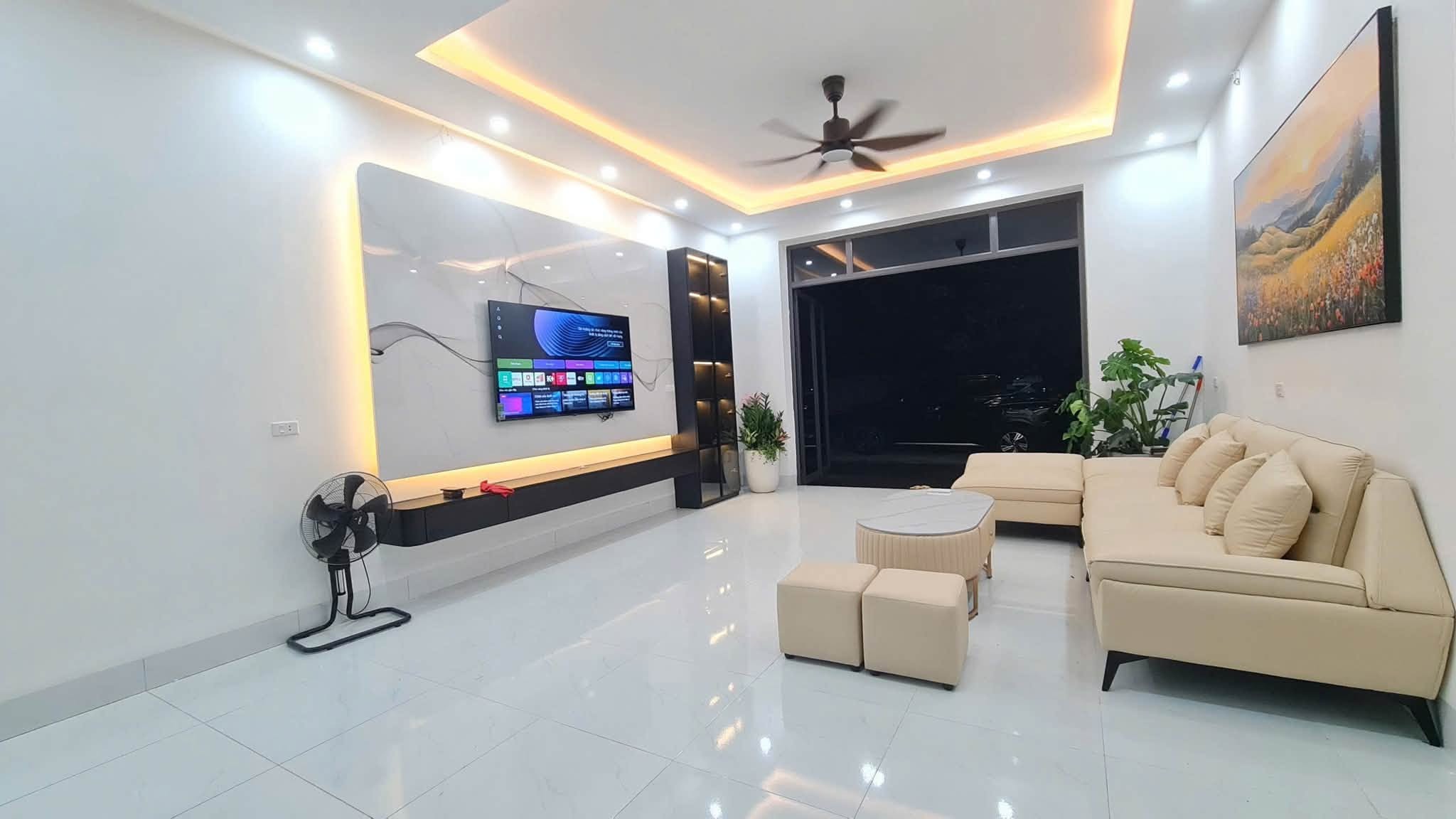 Sẵn nhà 2 tầng đẹp - Full đồ - sẵn ở