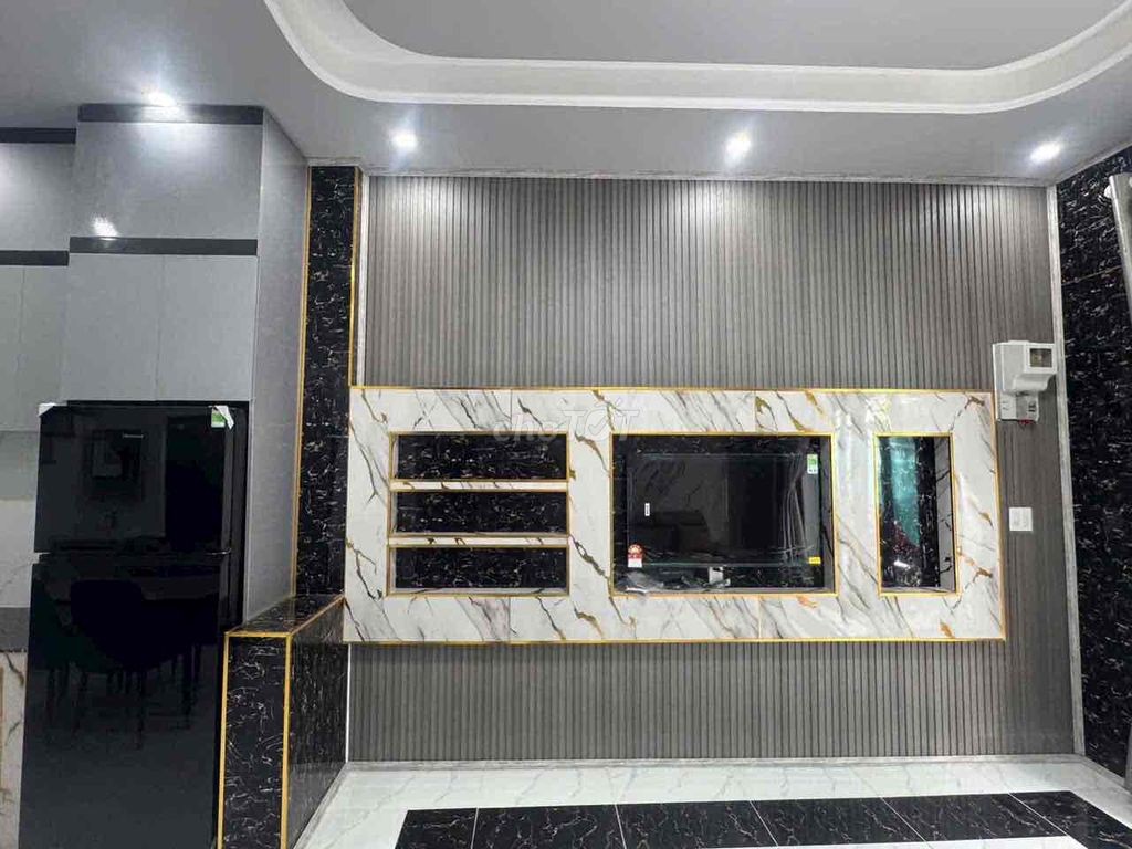 Nhà trệt lầu Full nội thất - Hẻm 67 Hùng Vương - Gần siêu thị Vincom