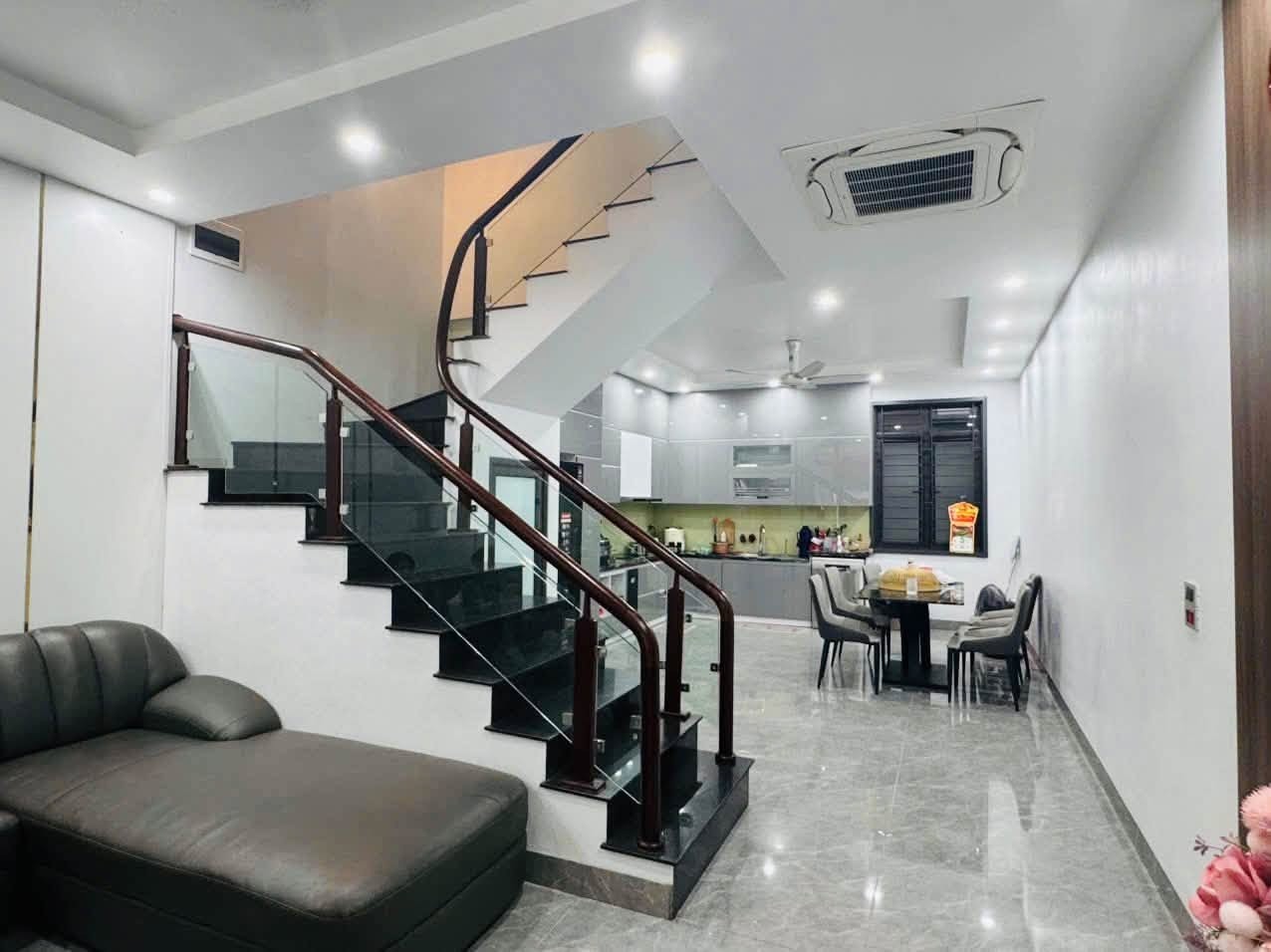 Anh chị tài chính ngoài 6ty không thể bỏ lỡ nhà này !