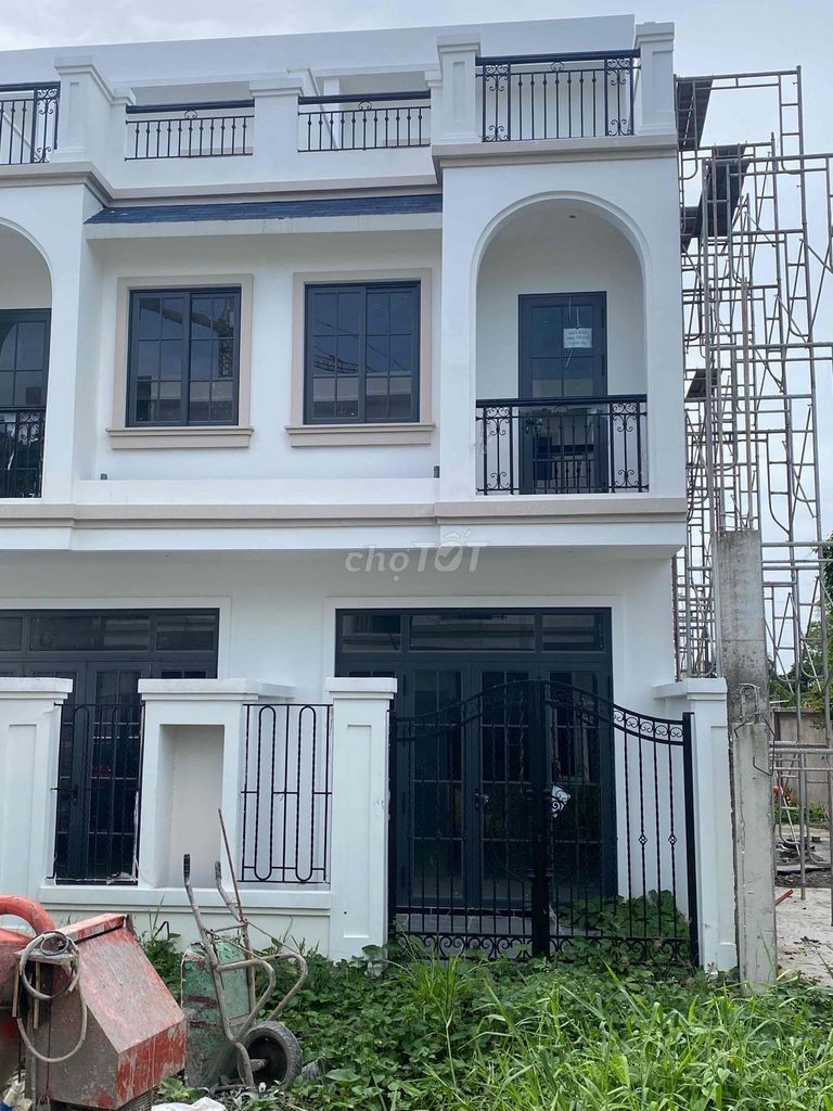 Nhà phố liền kề - Ảnh 1