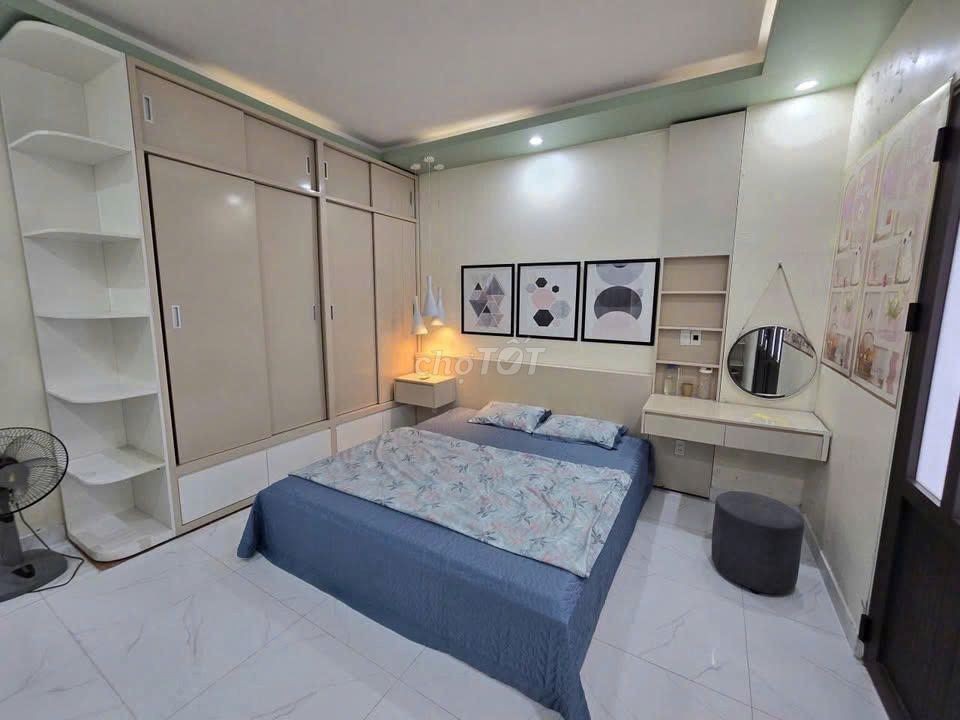 Cho thuê nhà phố Văn Cao, DT: 60m2, 3 p.ngủ full đồ.